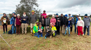 Central West Lachlan Landcare and volunteers in Parkes got together to plant trees at the Akuna Road Wetlands for National Tree Day.